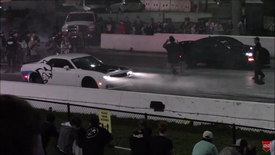 Dodge Challenger SRT Hellcat Redeye vs Shelby GT500 drag race