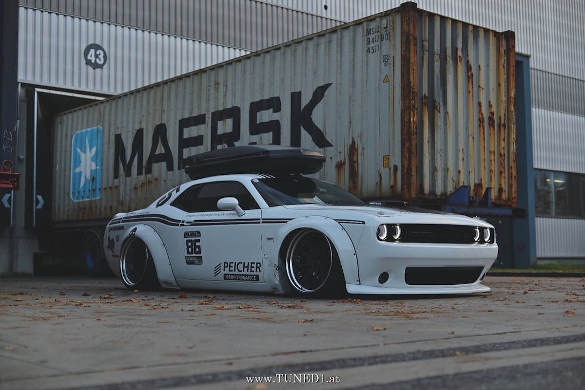 Додж Челленджер Hellcat Liberty walk
