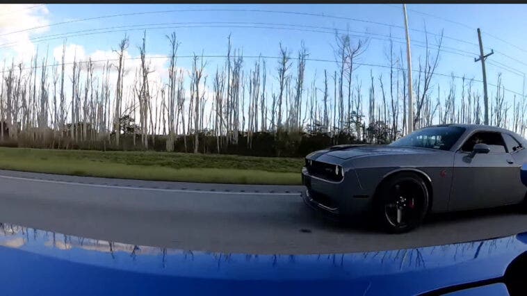 Dodge Challenger SRT Hellcat vs Corvette Z06 drag race