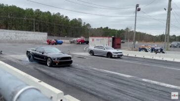 Dodge Charger SRT Hellcat vs Ford Mustang Shelby GT500 S197 drag race