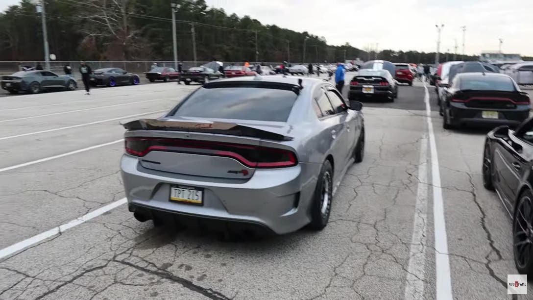 Dodge Charger SRT Hellcat vs Porsche 911 Turbo S drag race