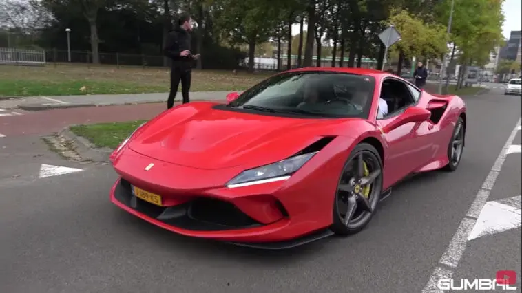 Ferrari F8 Tributo pista strada