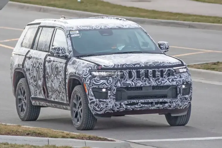 Jeep Grand Cherokee 2022 foto spia Detroit