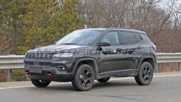 Nuova Jeep Compass Trailhawk foto spia