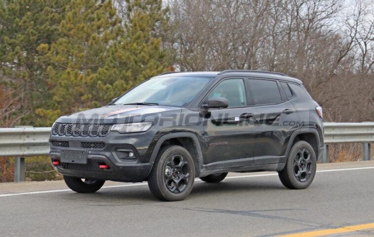 Nuova Jeep Compass Trailhawk foto spia