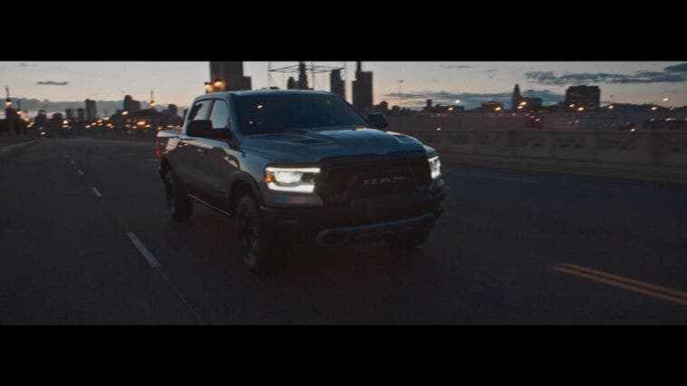 Ram 1500 Rebel video Brasile