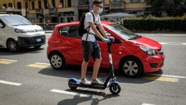 auto monopattino