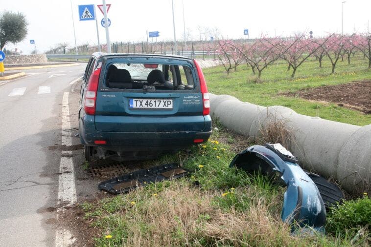 auto abbandonata