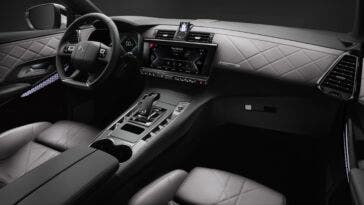 DS 7 Crossback abitacolo raffinato