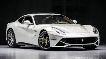 Ferrari F12berlinetta 2014 asta 91.000 dollari optional
