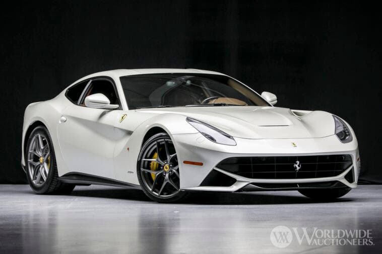 Ferrari F12berlinetta 2014 asta 91.000 dollari optional