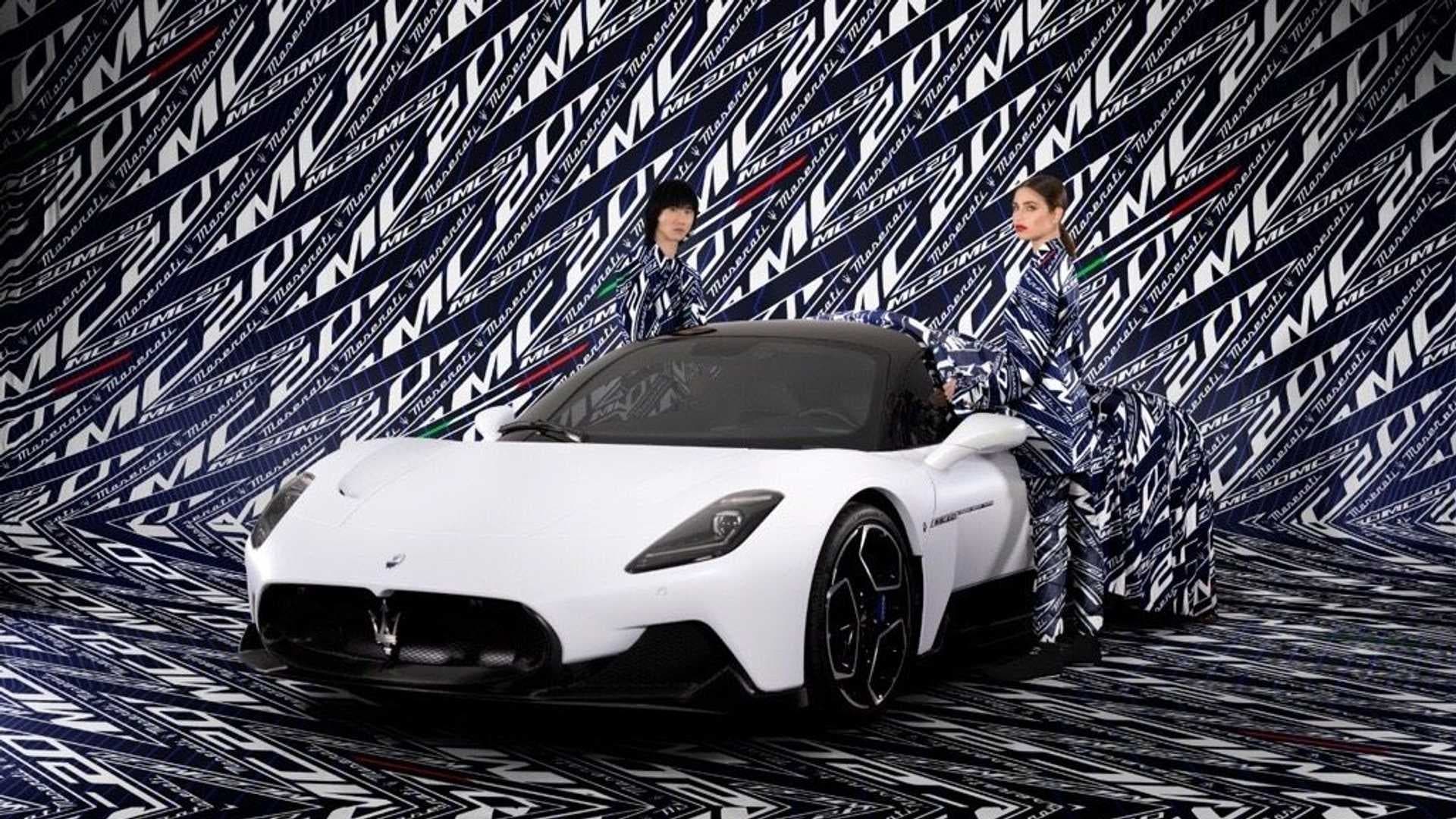 Maserati MC20 copriauto mimetico