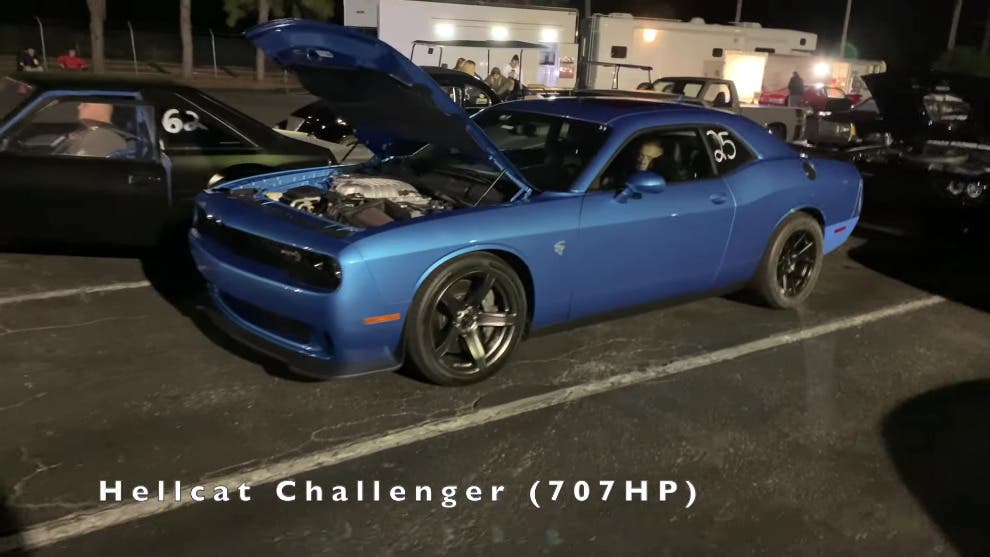 Tesla Model S vs Dodge Challenger SRT Hellcat drag race