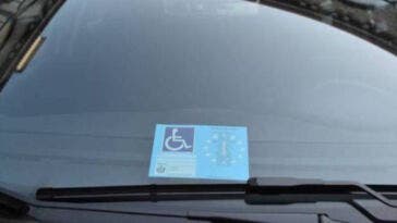 auto-con-contrassegno-disabili