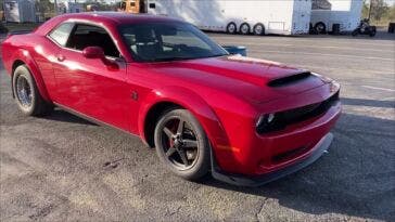 Dodge Challenger SRT Demon drag race