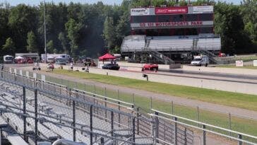 Dodge Challenger SRT Demon vs Chevrolet Corvette L88 drag race