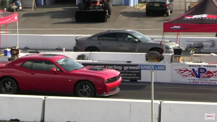 Dodge Challenger Scat Pack vs Charger SRT Hellcat drag race