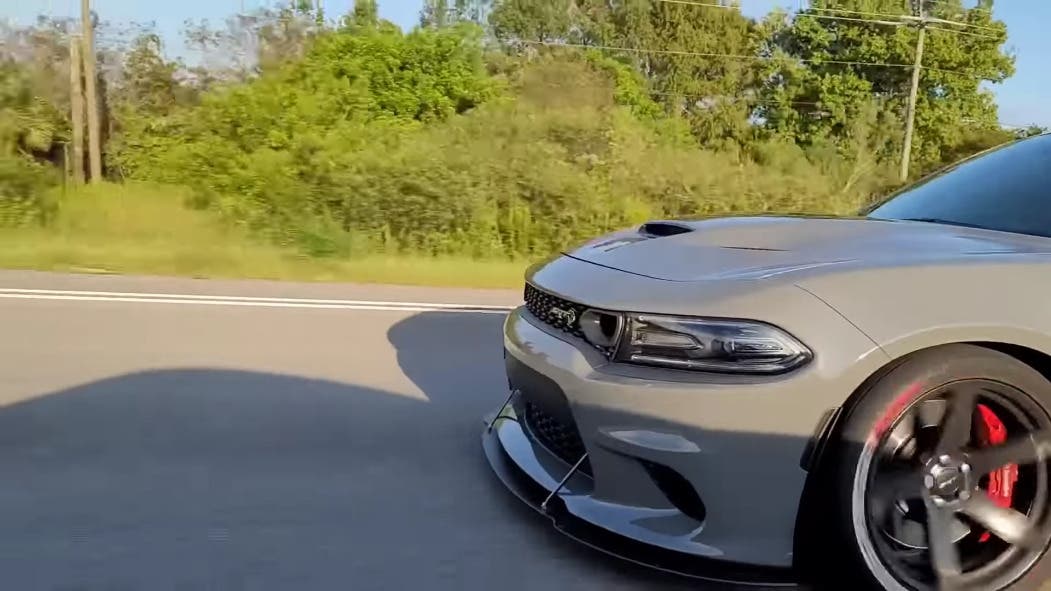 Dodge Charger SRT Hellcat vs Chevrolet Corvette Z06 C7 drag race