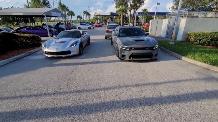 Dodge Charger SRT Hellcat vs Chevrolet Corvette Z06 C7 drag race