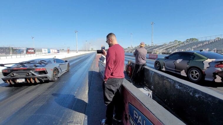 Dodge Charger SRT Hellcat vs Lamborghini Aventador drag race