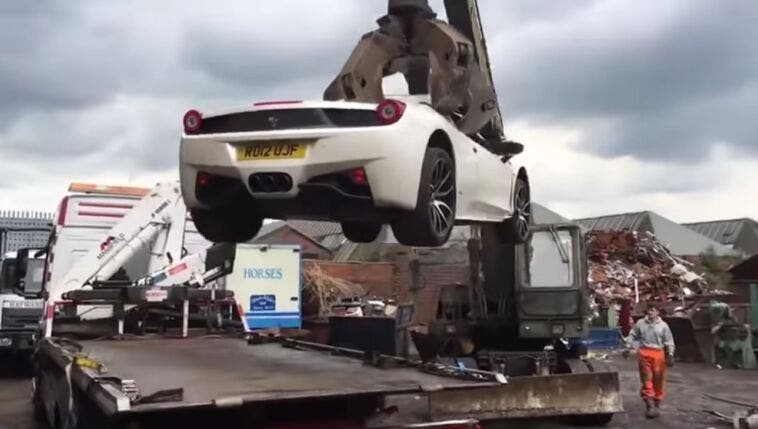 Ferrari 458 Spider demolita