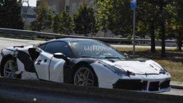 Ferrari supercar V6 ibrida foto spia