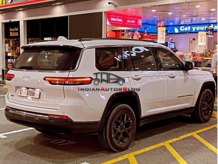 Jeep Grand Cherokee L foto spia Dubai