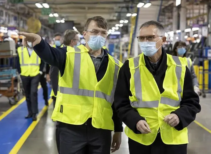 John Elkann Carlos Tavares Stellantis stabilimenti Detroit