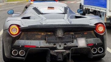 Nuova hypercar Ferrari lato B foto spia