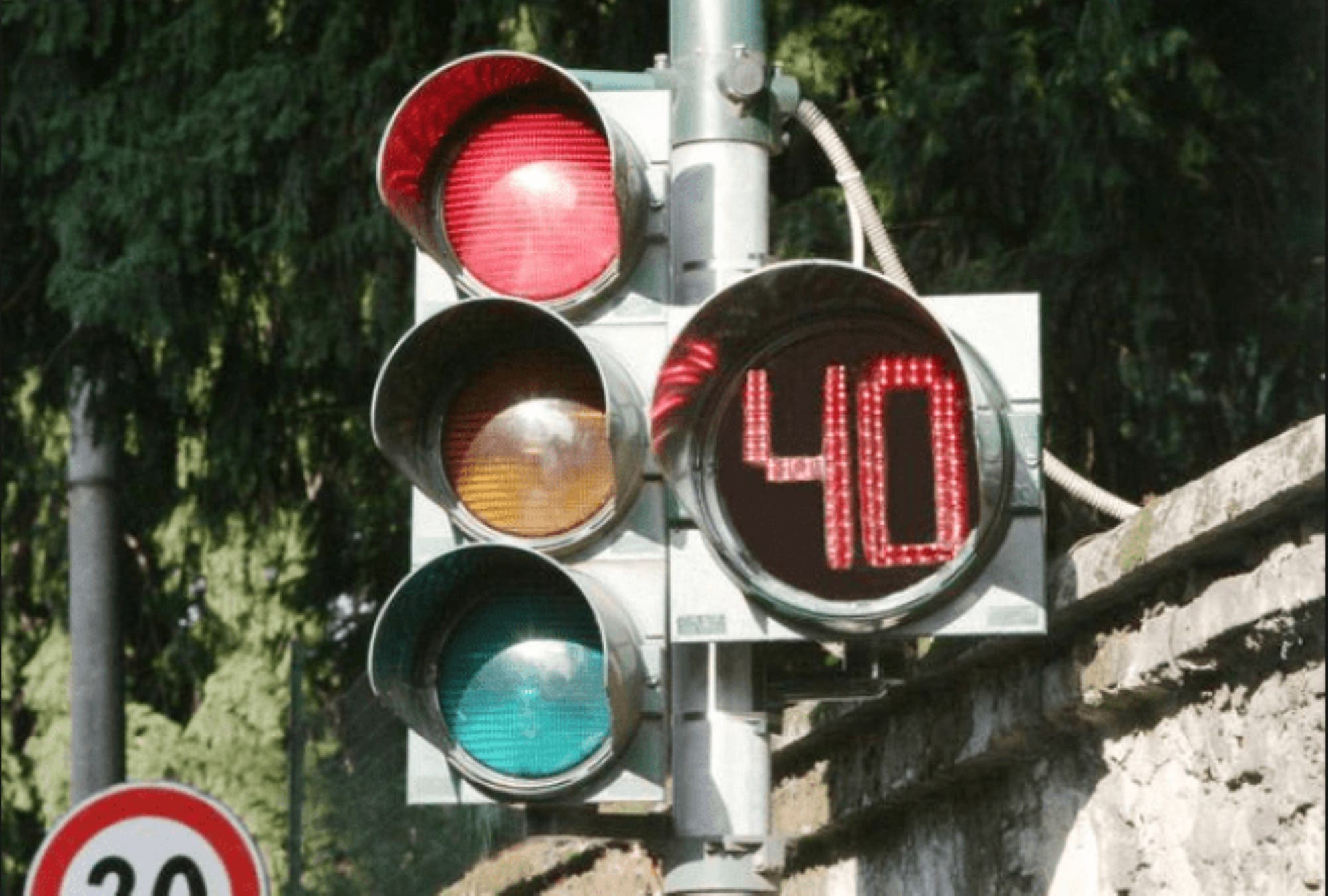 Semaforo con countdown: utile per la sicurezza stradale 