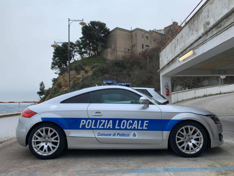 Auto confiscata alla criminalità