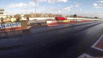 Dodge Challenger SRT Hellcat vs Ford F-150 drag race