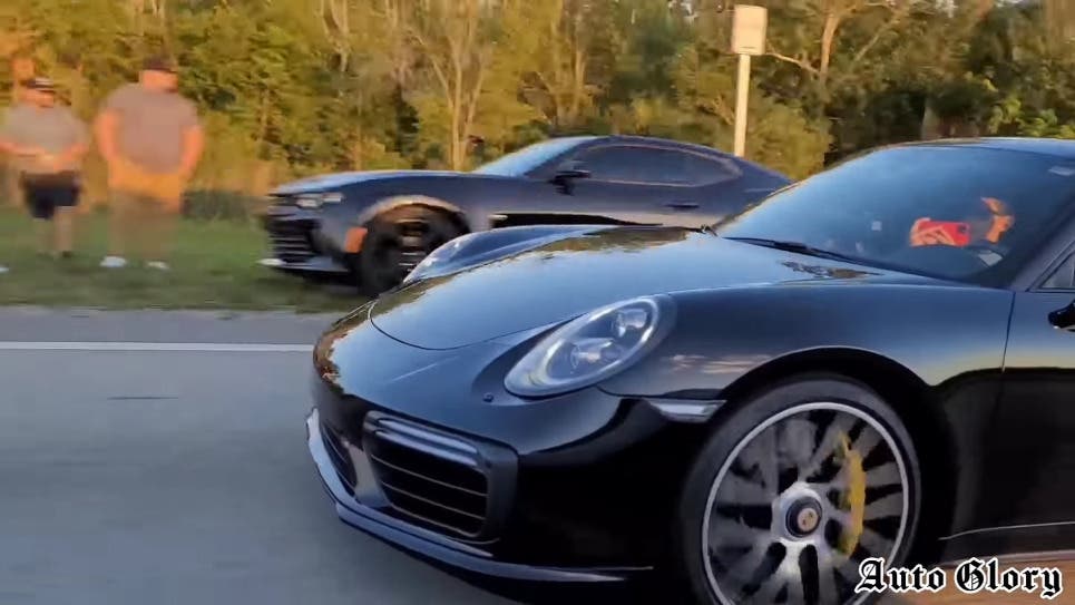 Dodge Challenger SRT Hellcat vs Porsche 911 Turbo S