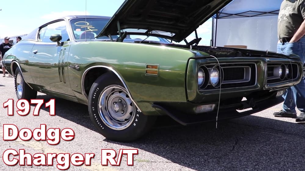 Dodge Charger R/T vs Chevrolet Chevelle SS drag race