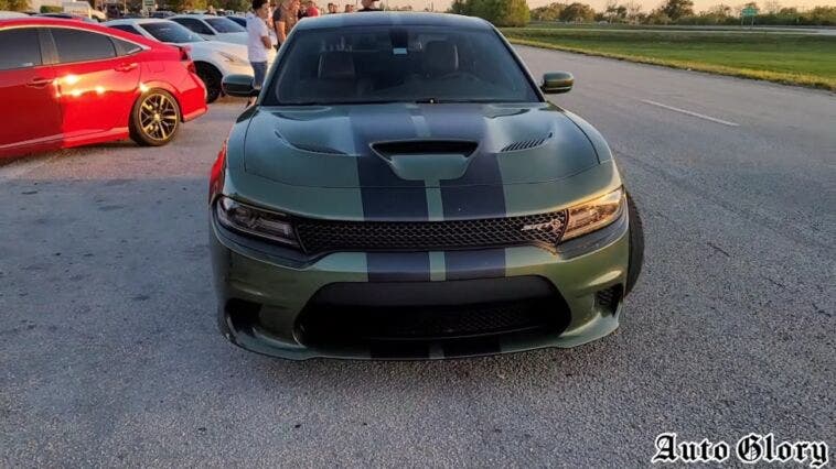 Dodge Charger SRT Hellcat vs Chevrolet Camaro SS modificata drag race