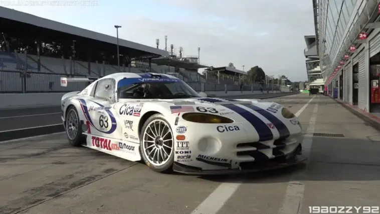 Dodge Viper GTS-R in pista