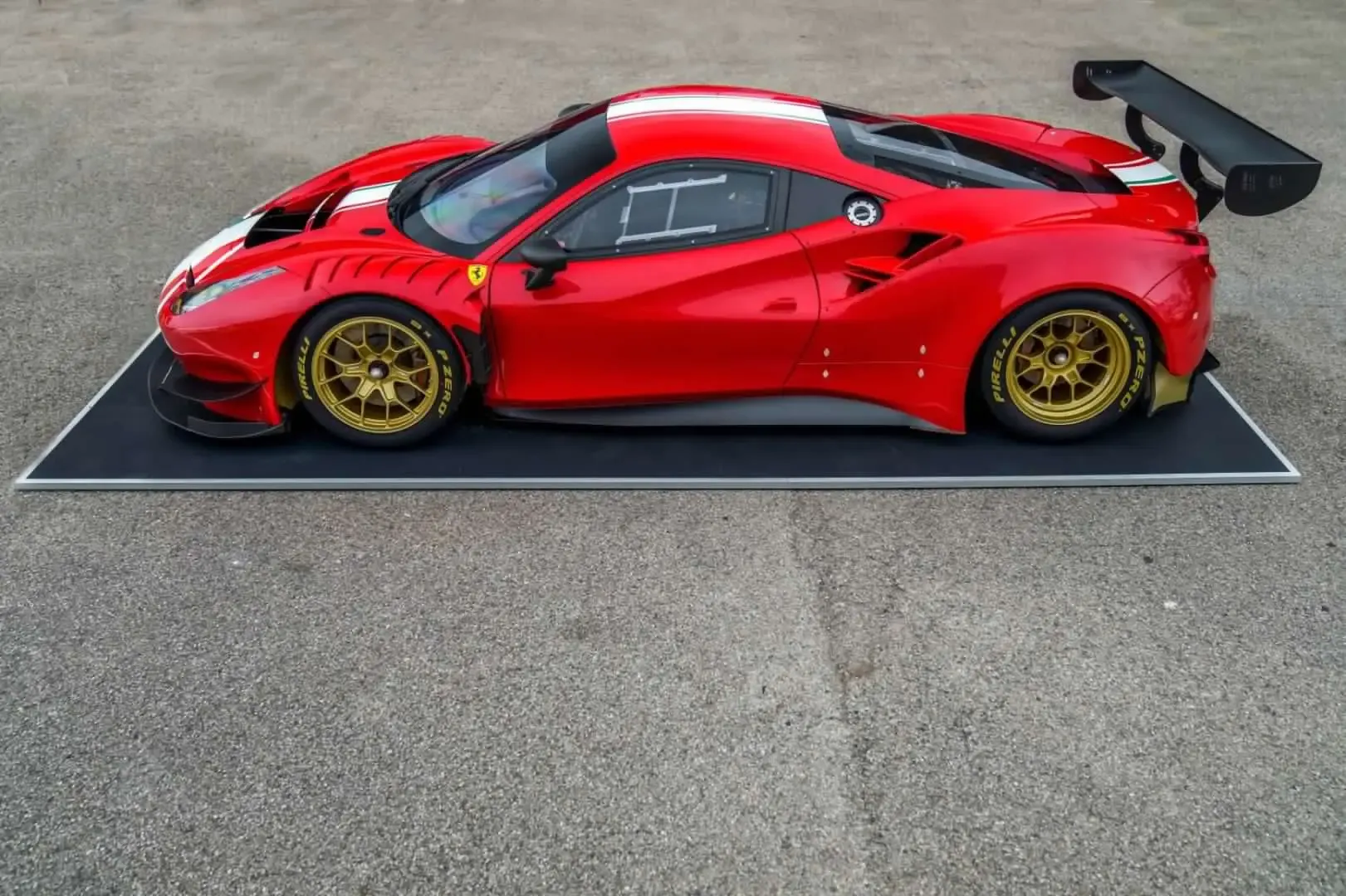 Ferrari 488 GT Modificata Pirelli P Zero DHE