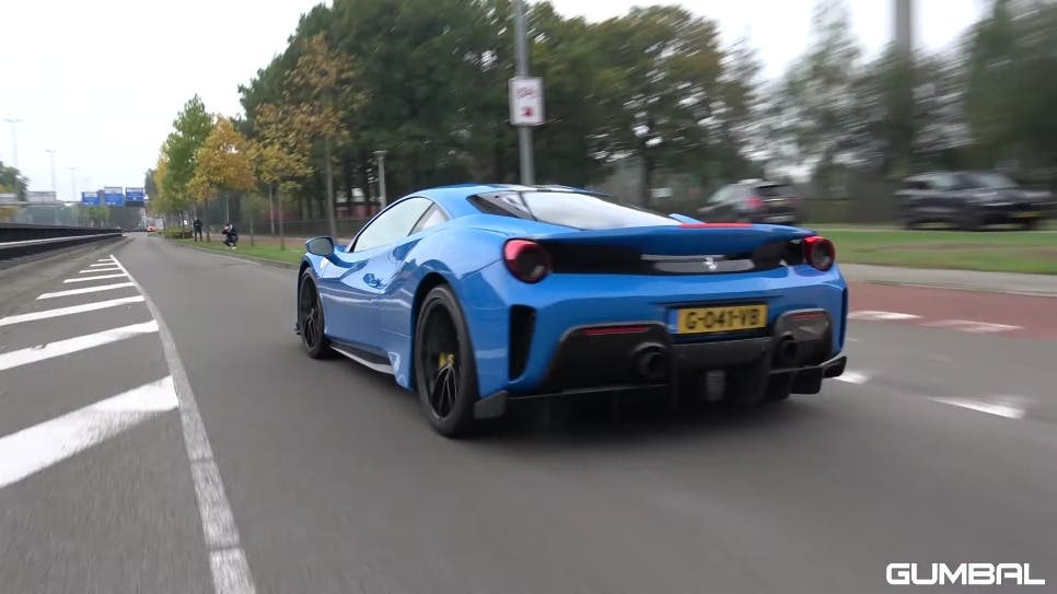 Ferrari 488 Pista Azzurro Dino