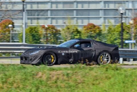 Ferrari 812 Versione Speciale corpo produzione foto spia