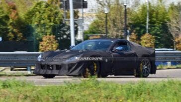 Ferrari 812 Versione Speciale corpo produzione foto spia