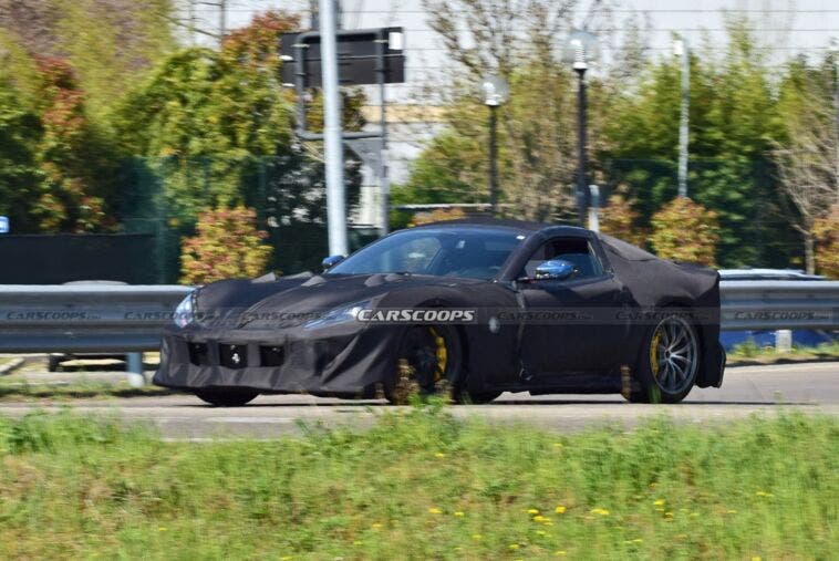 Ferrari 812 Versione Speciale corpo produzione foto spia