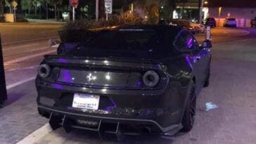 Ford Mustang fanali posteriori badge Ferrari