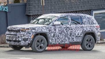 Jeep Grand Cherokee 4xe prototipo foto spia
