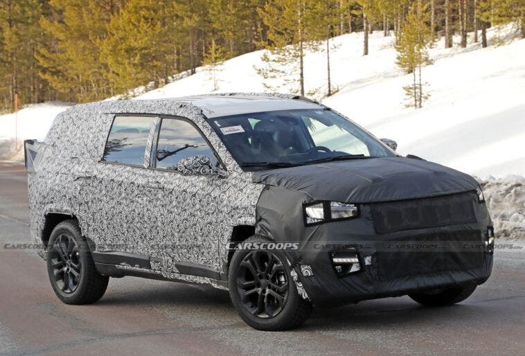 Jeep SUV a sette posti prototipo foto spia