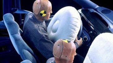Manichini crash test con corpi maschili