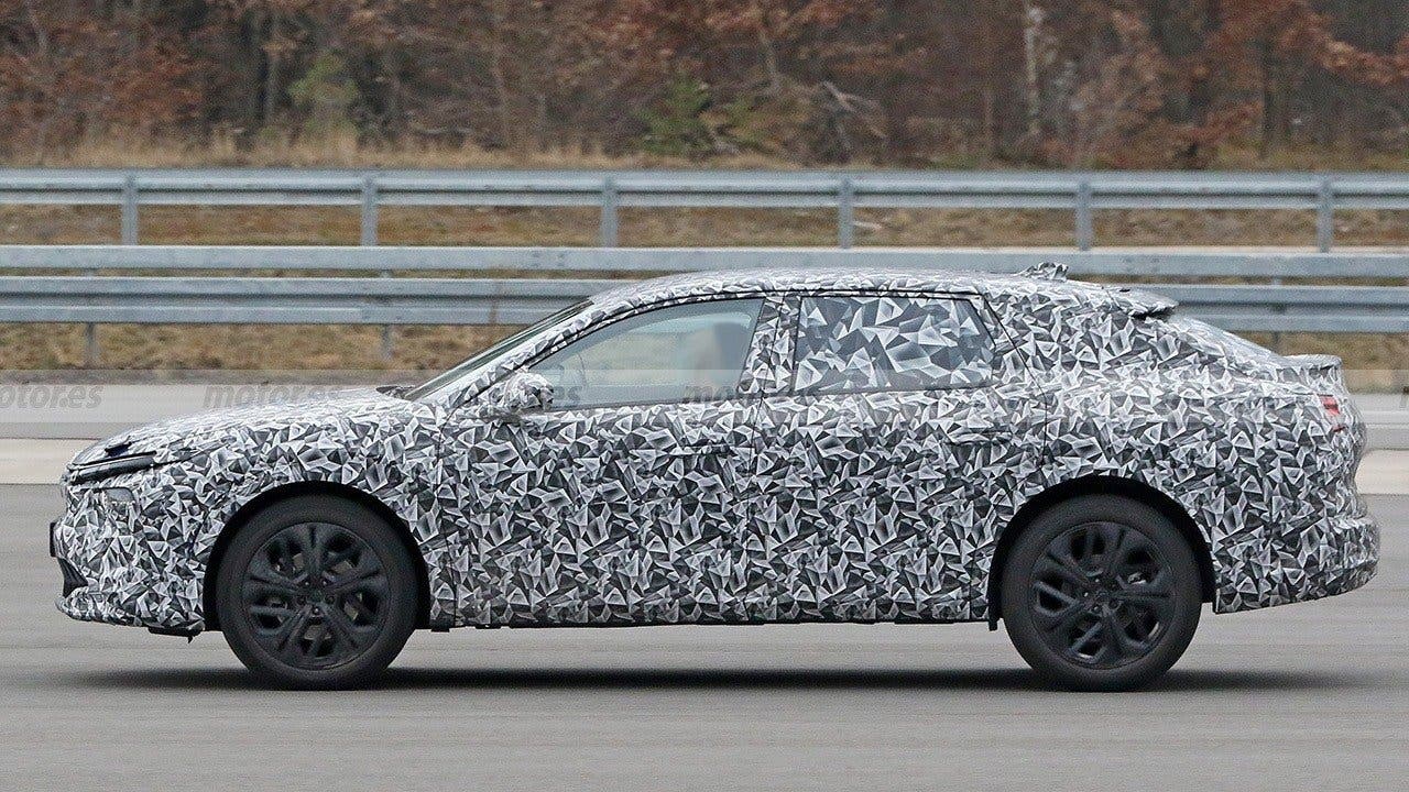 Nuova Citroën C5 foto spia Europa