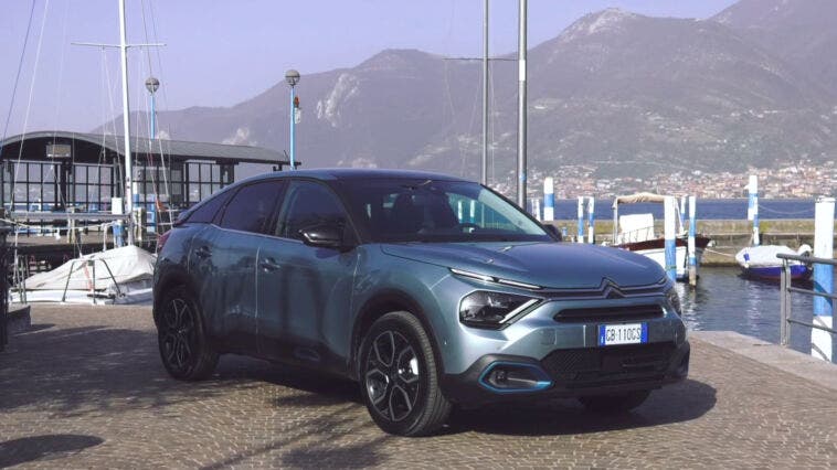 Nuova Citroën e-C4 lago Iseo