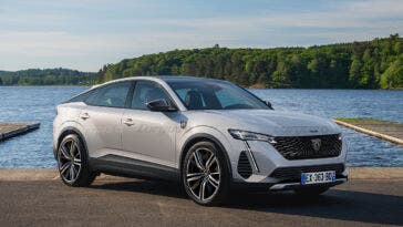 Nuova Peugeot 308 Crossover render