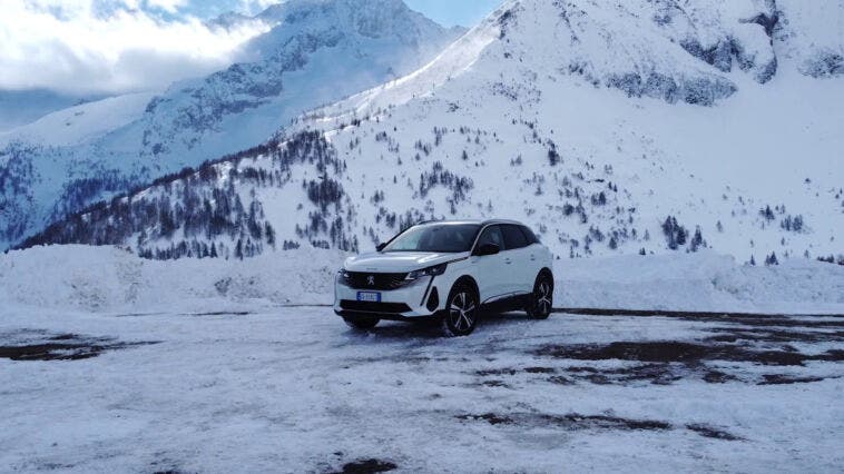 Nuovo Peugeot 3008 Hybrid4 Passo del Tonale