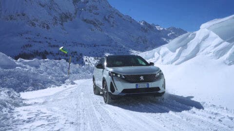 Nuovo Peugeot 3008 Hybrid